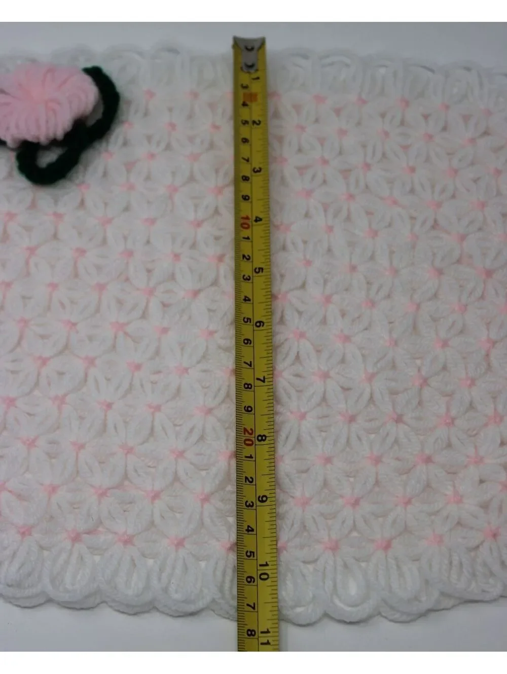 Vintage 1970s Handmade Crochet Pink White Daisy Loop-Stitch Table Dining Mat 2